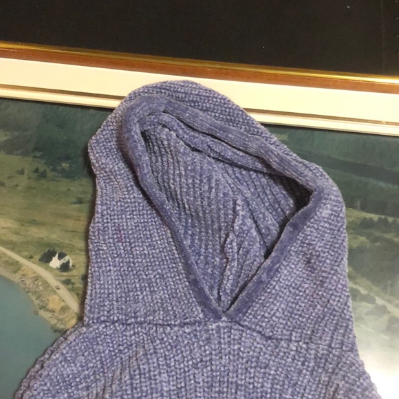 purple long sleeve crop with hood - Picture 2 of 2